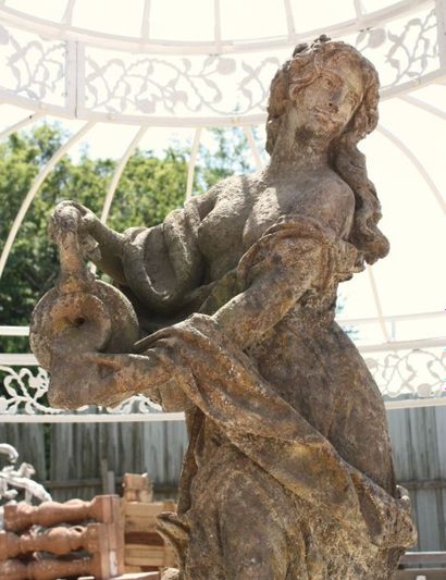 STATUE 