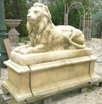 PAIRE DE STATUES 