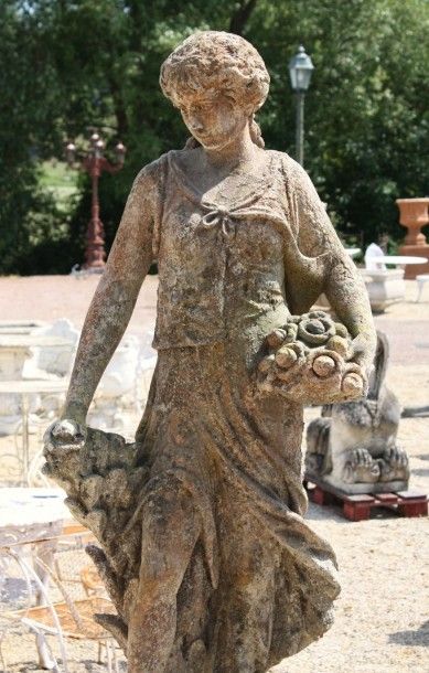STATUE 