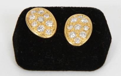 PAIRE DE BOUCLES D'OREILLES EN OR JAUNE ET...