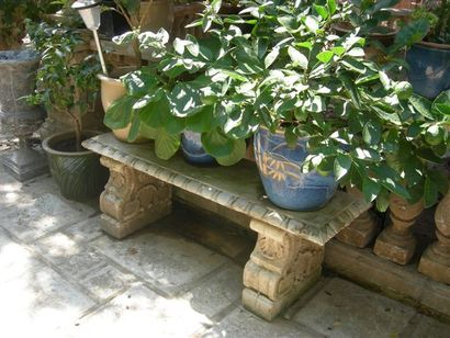 BANC EN PIERRE RECONSTITUEE

Epoque XXème...