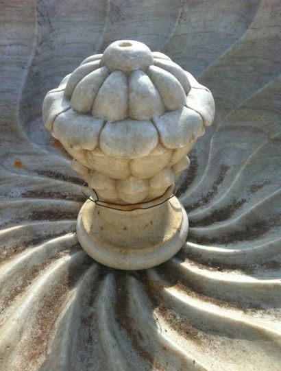 FONTAINE EN MARBRE

Epoque XXème siècle.

H...