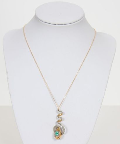PENDENTIF EN OR JAUNE EN FORME DE SERPENT

Recouvert...