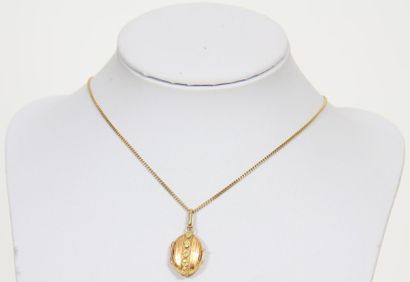 MEDAILLON POUR PHOTO OUVRANT

En or jaune...