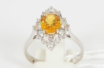 BAGUE OR BLANC EN FORME DE MARQUISE

Griffée...