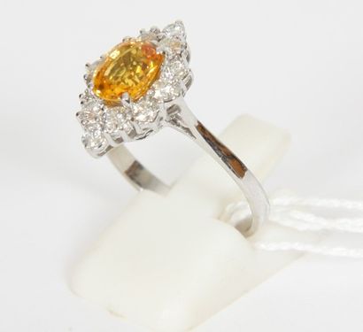 BAGUE OR BLANC EN FORME DE MARQUISE

Griffée...