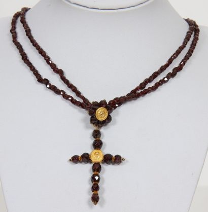 COLLIER DE PERLES DE GRENATS

A deux rangsavec...