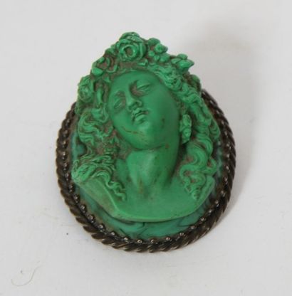 BROCHE CAMEE

A figure en relief de visage...