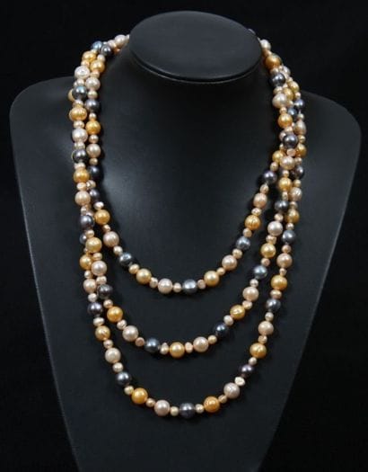 SAUTOIR EN PERLES TRICOLORES

En perles de...