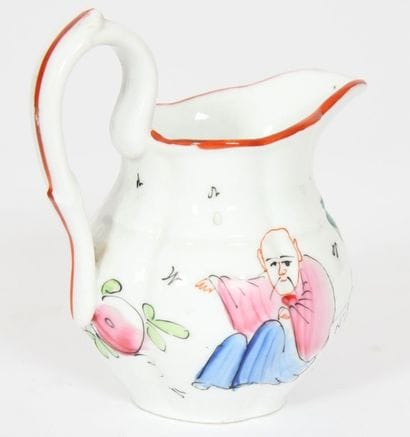 1 pot à lait en porcelaine dure de Bayeux...
