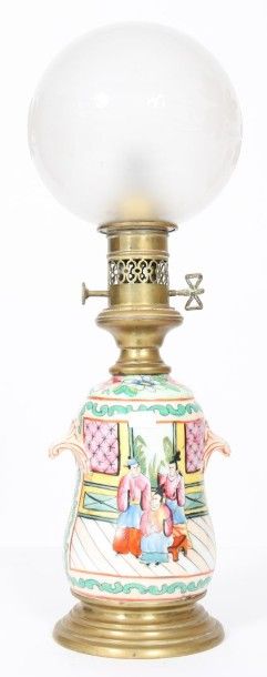 1 pied de lampe en porcelaine dure de Bayeux...