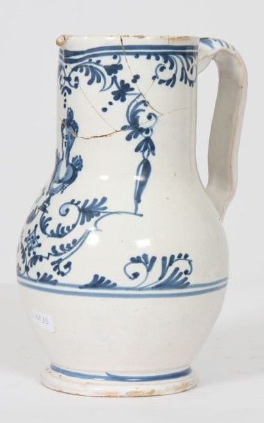 Pichet balustre

à décor de buste féminin...