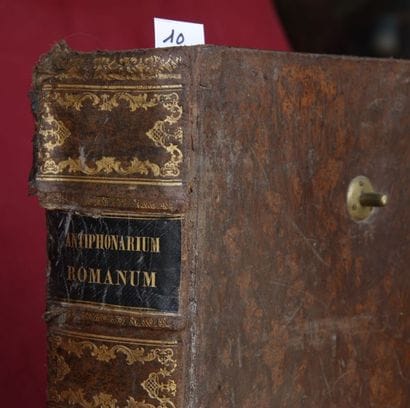 ANTIPHONARUM. 1854, in-folio, reliure ép...
