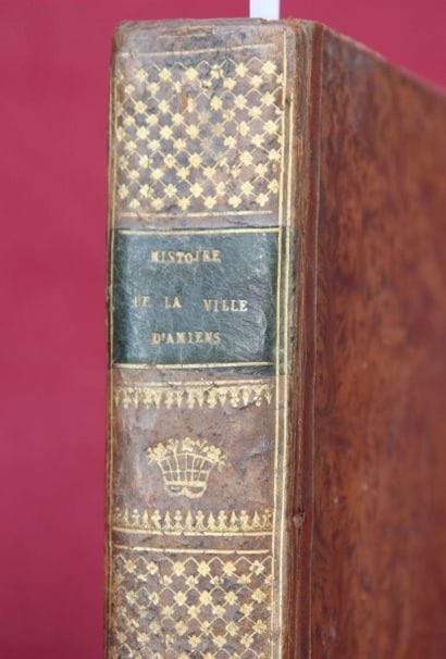 HISTOIRE de la VILLE d’AMIENS par l’Abbé...