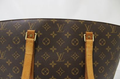 LOUIS VUITTON. Sac Babylone en toile monogramme...