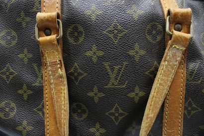 LOUIS VUITTON. Sac Keepall en toile monogramme...