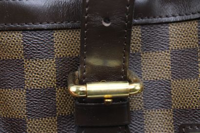 LOUIS VUITTON. Sac cabas en toile damier...