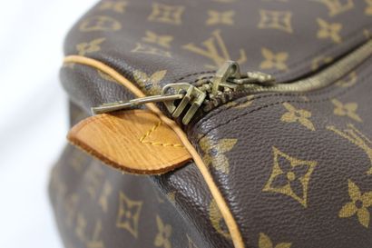 LOUIS VUITTON. Sac Keepall 60 en toile monogramme...