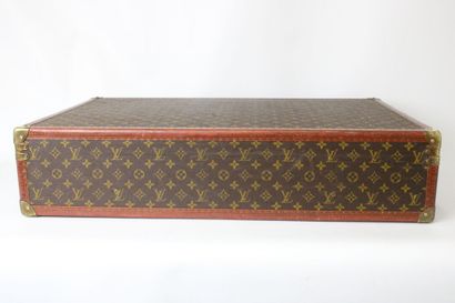 LOUIS VUITTON. Valise rigide Bisten en toile...