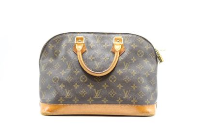 LOUIS VUITTON. Sac Alma en toile monogramme...