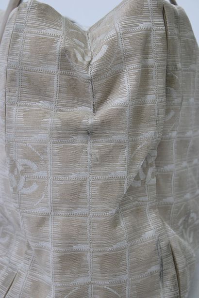 CHANEL. Sac cabas en tissu beige monogramme,...