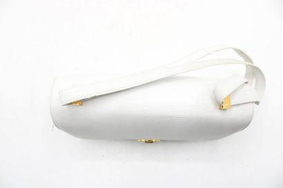HERMES. Sac Ring en cuir grainé blanc, intérieur...