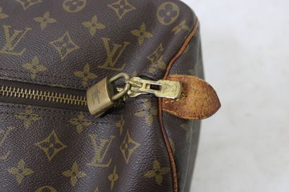 LOUIS VUITTON. Sac Keepall 60 en toile monogramme...
