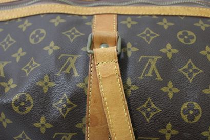 LOUIS VUITTON. Sac Keepall 55 en toile monogramme...