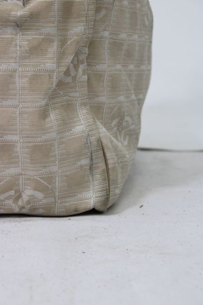 CHANEL. Sac cabas en tissu beige monogramme,...