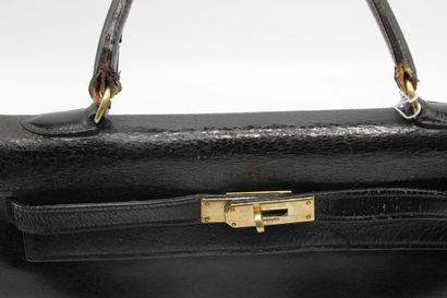 HERMES. Sac Kelly 32 sellier en box noir,...