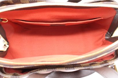 LOUIS VUITTON. Sac à main en toile damier...