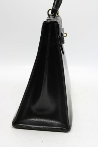 HERMES. Sac Kelly 32 sellier en box noir,...
