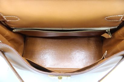 HERMES. Sac Kelly 28 retourné en veau chamonix...