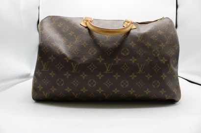 LOUIS VUITTON. Sac Speedy 40 en toile monogramme...
