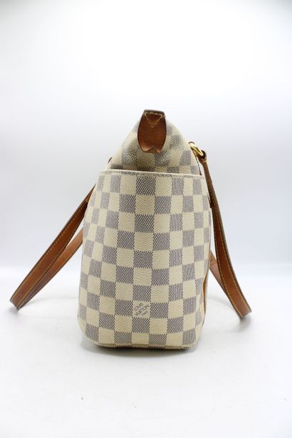 LOUIS VUITTON. Petit sac cabas en toile damier...