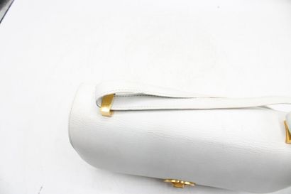 HERMES. Sac Ring en cuir grainé blanc, intérieur...