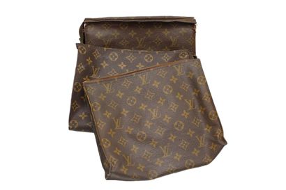 LOUIS VUITTON. Réunion de trois pochettes...