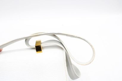 HERMES. Sac Ring en cuir grainé blanc, intérieur...