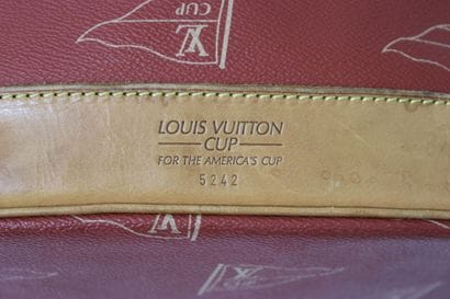 LOUIS VUITTON. Sac marin Cup en toile enduite...