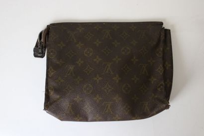 LOUIS VUITTON. Sac Keepall en toile monogramme...