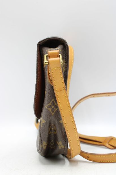 LOUIS VUITTON. Sac Saint Cloud en toile monogramme...