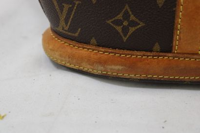 LOUIS VUITTON. Sac Babylone en toile monogramme...
