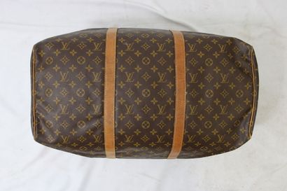 LOUIS VUITTON. Sac Keepall 55 en toile monogramme...