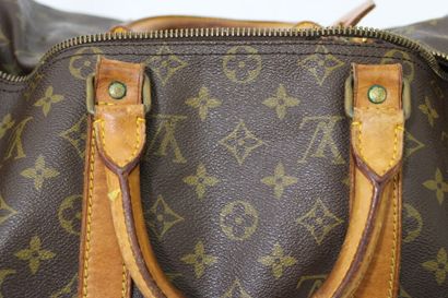 LOUIS VUITTON. Sac Keepall 50 en toile monogramme...