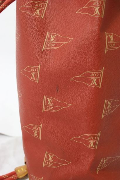 LOUIS VUITTON. Sac marin Cup en toile enduite...