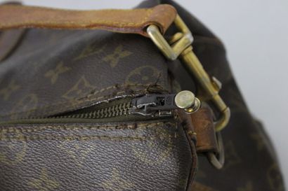 LOUIS VUITTON. Sac Keepall en toile monogramme...