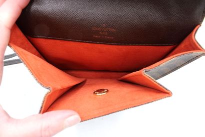 LOUIS VUITTON. Petit sac bandoulière en toile...