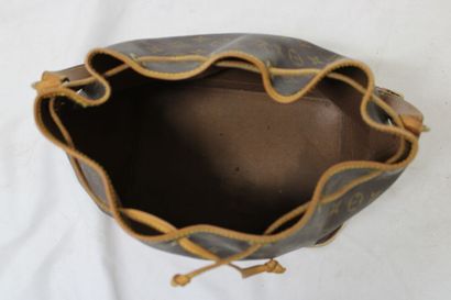LOUIS VUITTON. Sac Noé en toile monogramme...