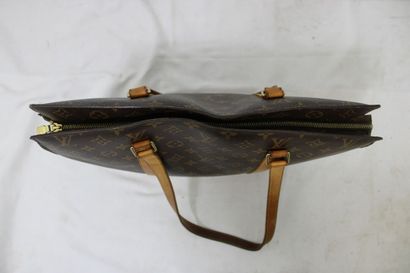LOUIS VUITTON. Sac Babylone en toile monogramme...