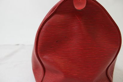LOUIS VUITTON. Sac Keepall 50 en cuir épi...